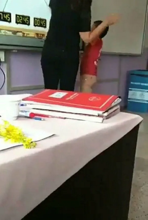 Bolu'da öğrencisine tokat atan öğretmene velilerden destek geldi - 1