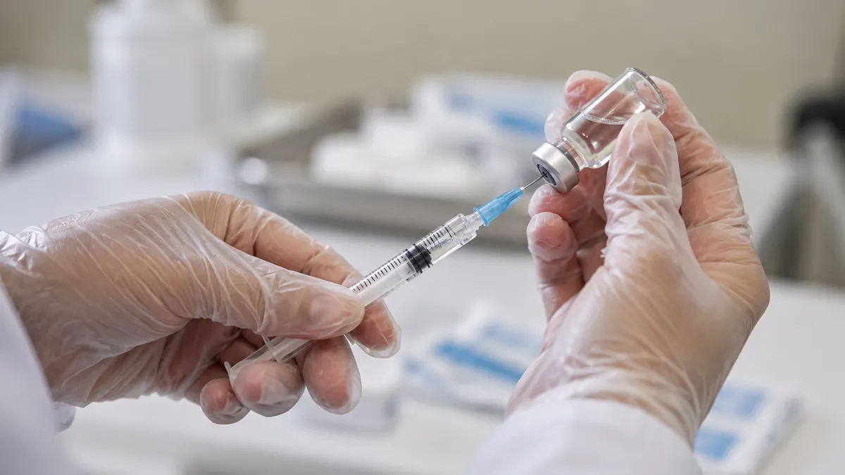 1790685301436.png HPV ve HBV aşıları ile tarama, erken tanı ve enfeksiyon tedavileri, önlenebilir kanser vakalarının azaltılmasında temel koruyucu uygulamalar arasında yer alıyor. (Görsel: A Haber Foto Arşiv)