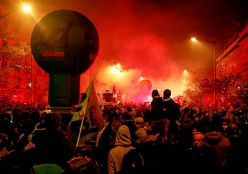 Fransa alev alev yanıyor!