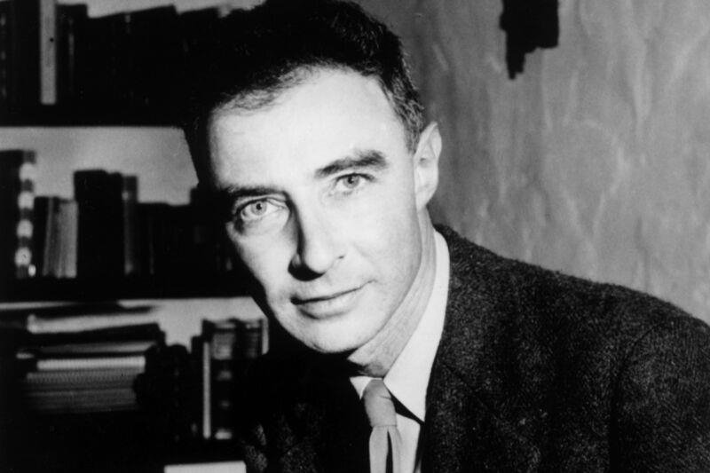 Robert Oppenheimer Kimdir? 1 Robert Oppenheimer robert oppenheimer kimdir ne zaman oldu robert oppenheimer boyu kac yasinda hayati ve biyografisi 1689935745430 Robert Oppenheimer