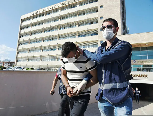 Duygu Çelikten’i öldüren Veli Ünder 'Bir adam kadına sıktı yetişin' diye 112'yi aradı - 9