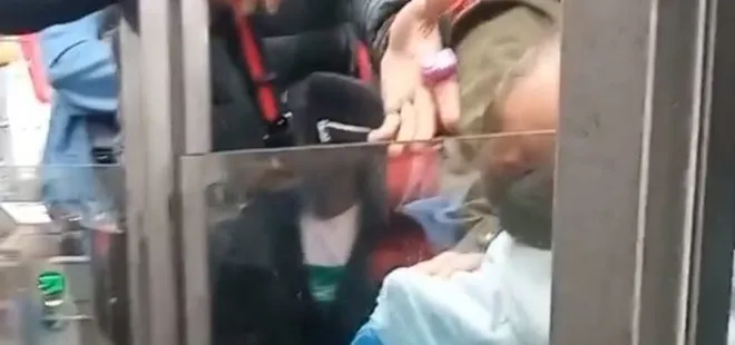 İstanbul’da tramvayda taciz iddiası! Yolcular önce dövdü sonra polise teslim etti