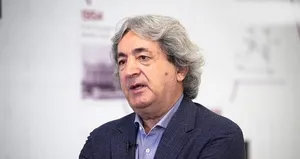 Türkiye’yi savunan ünlü profesöre örgütlü saldırı