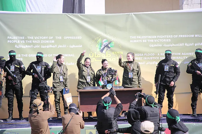 gazzede-ikinci-esir-takasi-kizilhaca-teslim-edildiler-1737797543507.jpeg Gazze'de ikinci esir takası! 4 İsrailliye karşılık 200 Filistinli mahkum - 6