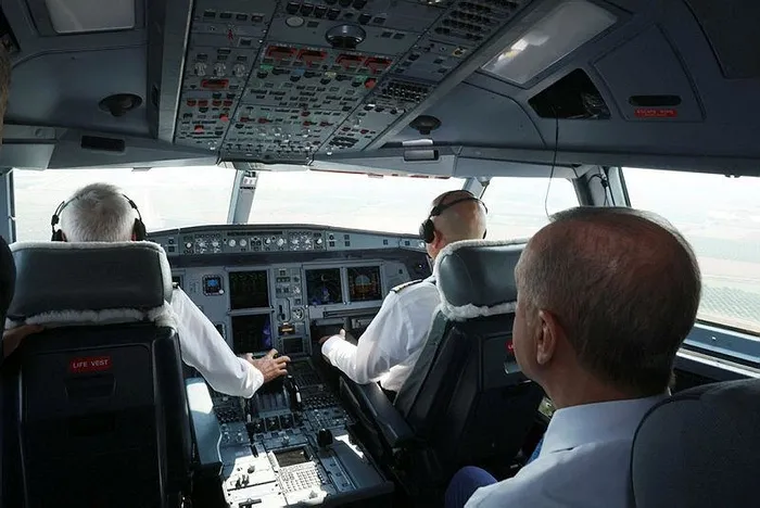 baskan-erdogandan-chpye-paris-elestirisi-kasada-para-yok-diyenler-pariste-musriflik-yapiyor-1723305973617.jpeg Başkanı Erdoğan, Çukurova Uluslararası Havalimanı'nın açılışında konuştu