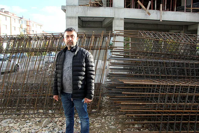 Bolu’da müteahhit pusuya yatıp hırsızı suçüstü yakaladı - 1