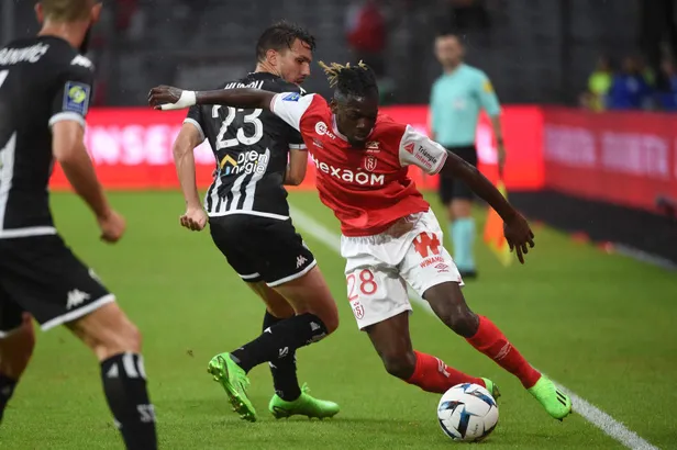 galatasaraya-yeni-sacha-boey-o-da-fransadan-geliyor-puzzlein-eksik-parcasi-tamamlaniyor-1702802723558.jpg Galatasaray'a yeni Sacha Boey! O da Fransa'dan geliyor! Puzzle'ın eksik parçası tamamlanıyor - 2