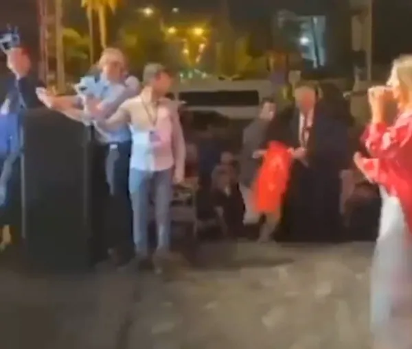 Son dakika: Türk bayrağını yere fırlatan CHP’li Zeydan Karalar hakkında suç duyurusu