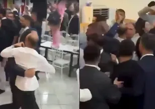 İzmir’de Yeni Partililer birbirine girdi