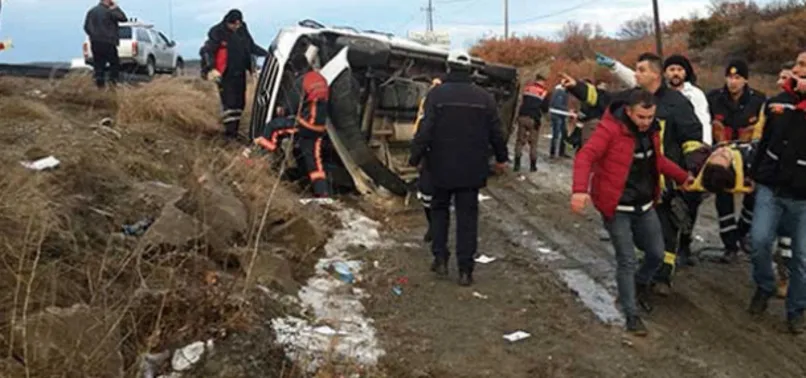 ÖĞRENCİLERİ TAŞIYAN OTOBÜS KAZA YAPTI: ÖLÜ VE YARALILAR VAR!