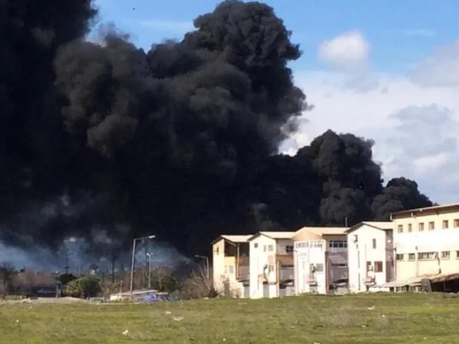 Manisa Dericiler Sitesi'nde yangın! Dumanlar gökyüzünü kapladı - 1