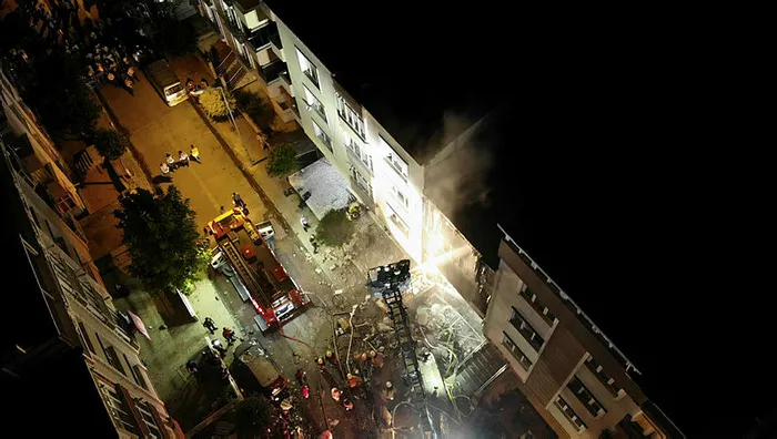 İstanbul Avcılar'da ortalık savaş alanına döndü! Doğalgaz patlaması: 4 yaralı - 3
