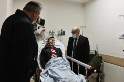 samsunda-ogrenci-servisi-takla-atti-olu-ve-cok-sayida-yarali-var-1646815324475.jpg Samsun’da öğrenci servisi takla attı: Ölü ve çok sayıda yaralı var - 3