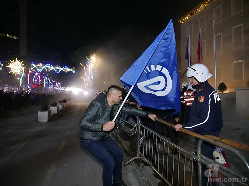Tiran'da yolsuzluk iddiaları sokakları karıştırdı! Arnavutluk'ta Edi Rama hükümetine istifa çağrısı 11
