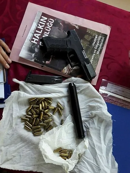Kadın terörist susturuculu silahıyla yakalandı - 1