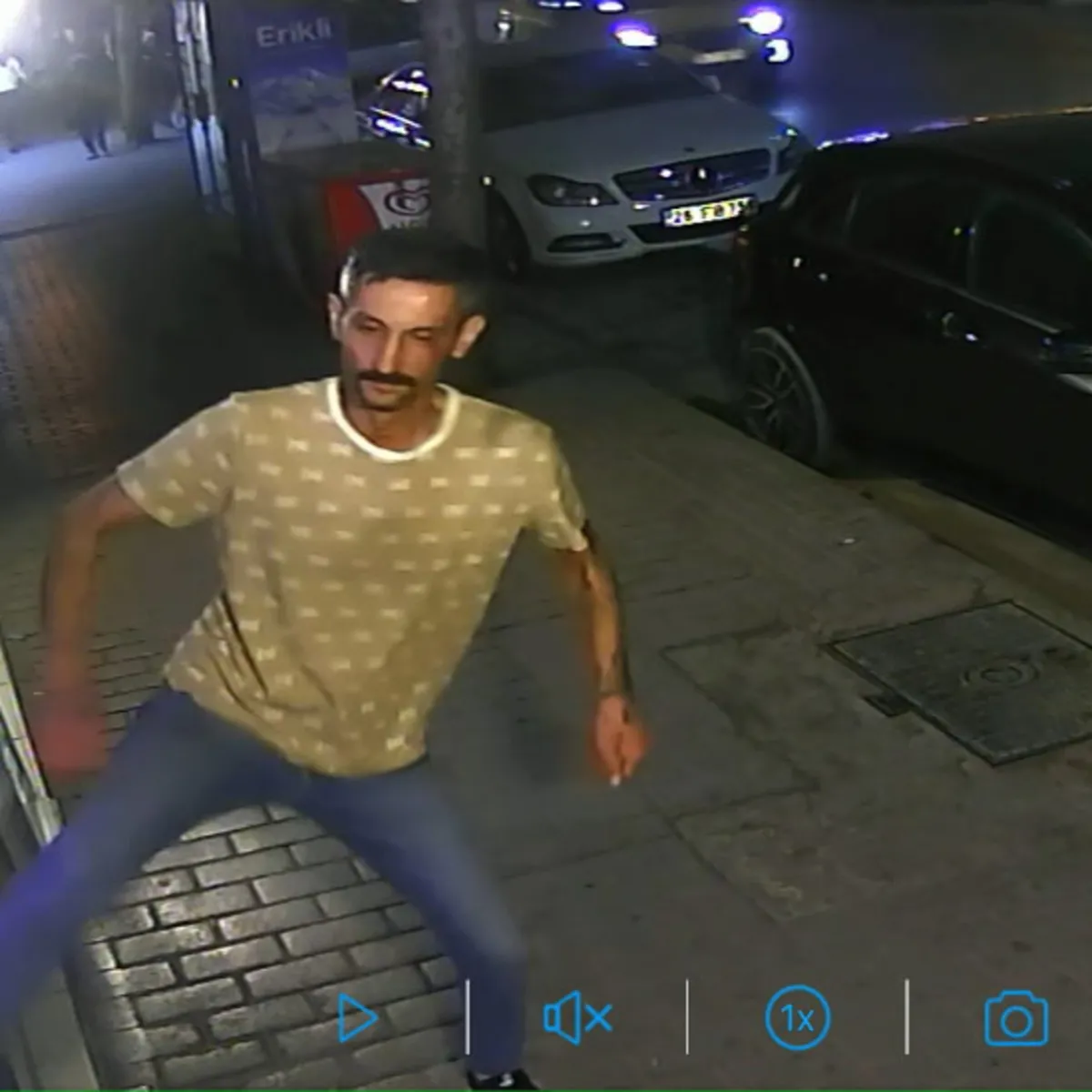 Camı kırdı, kaçamadı! Esnaf şüpheliyi kıskıvrak yakaladı