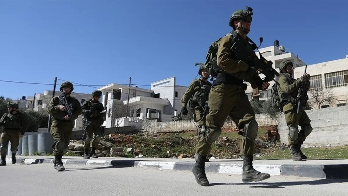 İsrail işgal güçlerinden Batı Şeria'da 1'i kadın 8 Filistinliye gözaltı