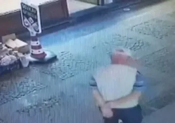 Kahramanmaraş'ta şoke eden görüntü! Yerde gördüğü maskeyi alıp yüzüne taktı!