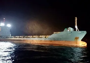 Çanakkale Boğazı'nda gemi arızası! 196 metre uzunluğundaki kargo gemisi ELİNA B demirletildi