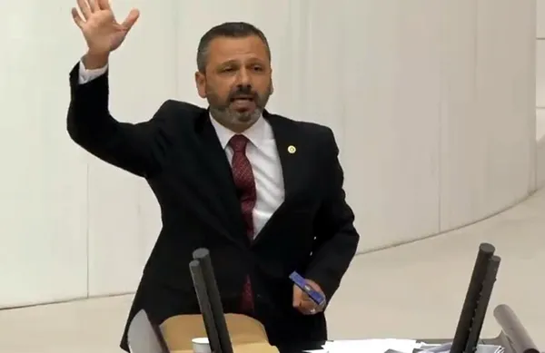 CHP ve HDP’den Meclis’te provokasyon! Burak Erbay Kürsüde çekiçle telefon kırdı! TBMM Başkanı Şentop’tan ilk yanıt: Kürsüler şov yeri değil