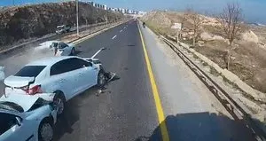 Zincirleme trafik kazası! İşte kayda alınan o anlar