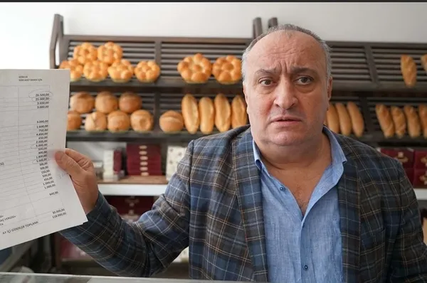 ekmek-uzerinden-turk-halkina-hakaret-eden-kolivara-kilicdaroglu-arka-cikti-1668188056129.jpg Ekmek üzerinden Türk milletine hakaret eden Cihan Kolivar'a Kemal Kılıçdaroğlu arka çıktı - 4
