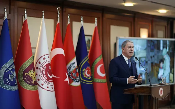 Milli Savunma Bakanı Hulusi Akar’dan Yunan basınının iddiasına sert tepki: Bunu hangi akıl kabul eder! Suriye’ye kara harekatı mesajı