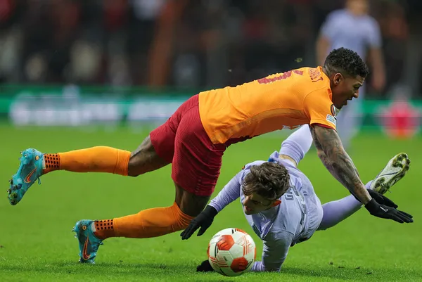 Aslan’ın nefesi yetmedi! Galatasaray 1-2 Barcelona MAÇ SONUCU-ÖZET