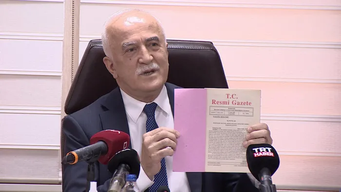 Vakıflar Genel Müdürü Burhan Ersoy’dan CHP’li Ekrem İmamoğlu’na belgeli ’Gezi Parkı’ cevabı