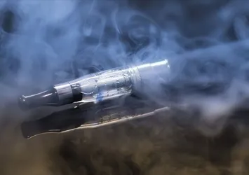 Elektronik sigara gençlerin hayatını tehdit ediyor