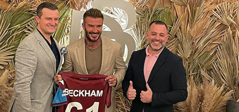 David Beckham Katar'da Trabzonspor formasıyla poz verdi! Sürpriz hediye sonrası Beckham ne söyledi?