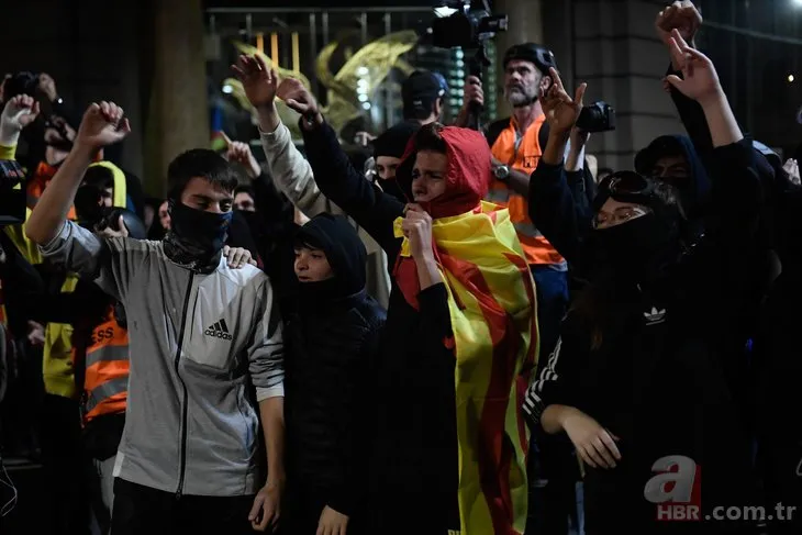 İspanya’da ayrılıkçıların gösterisine polis müdahalesi! Sokaklar savaş alanına döndü