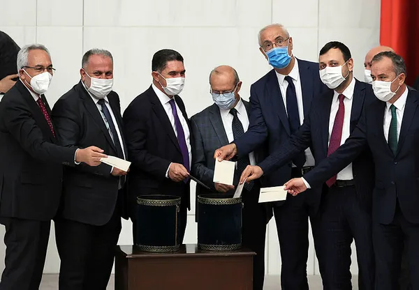 son-dakika-tbmm-genel-kurulu-sayistay-baskani-metin-yener-secildi-1624380558310.jpg Son dakika: TBMM Genel Kurulu Sayıştay Başkanı Metin Yener seçildi - 2