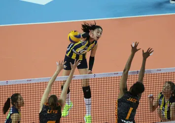 Fenerbahçe, Galatasaray'ı 3-0'la geçti