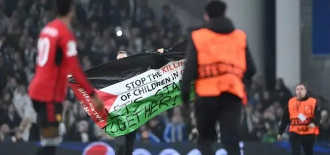 Kopenhag Manchester United maçında Filistin’e destek! “Çocukların öldürülmesini durdurun”