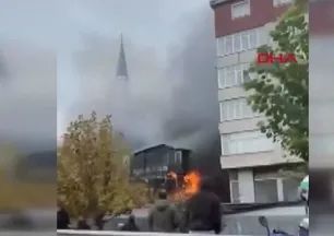 Pendik’te 3 katlı ahşap binada yangıın!