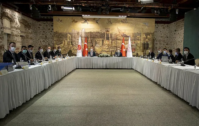 Hazine ve Maliye Bakanı Lütfi Elvan ile Adalet Bakanı Abdulhamit Gül, TÜSİAD üyeleriyle bir araya geldi