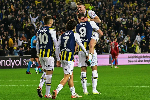 Kanarya tekrardan zirveye oturdu! Fenerbahçe 4-1 Sivasspor MAÇ SONUCU