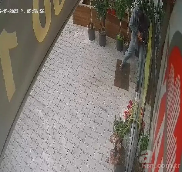 Adana’da çiçekçiye giren hırsız öyle bir şey çaldı ki! Genç kadın şoke oldu