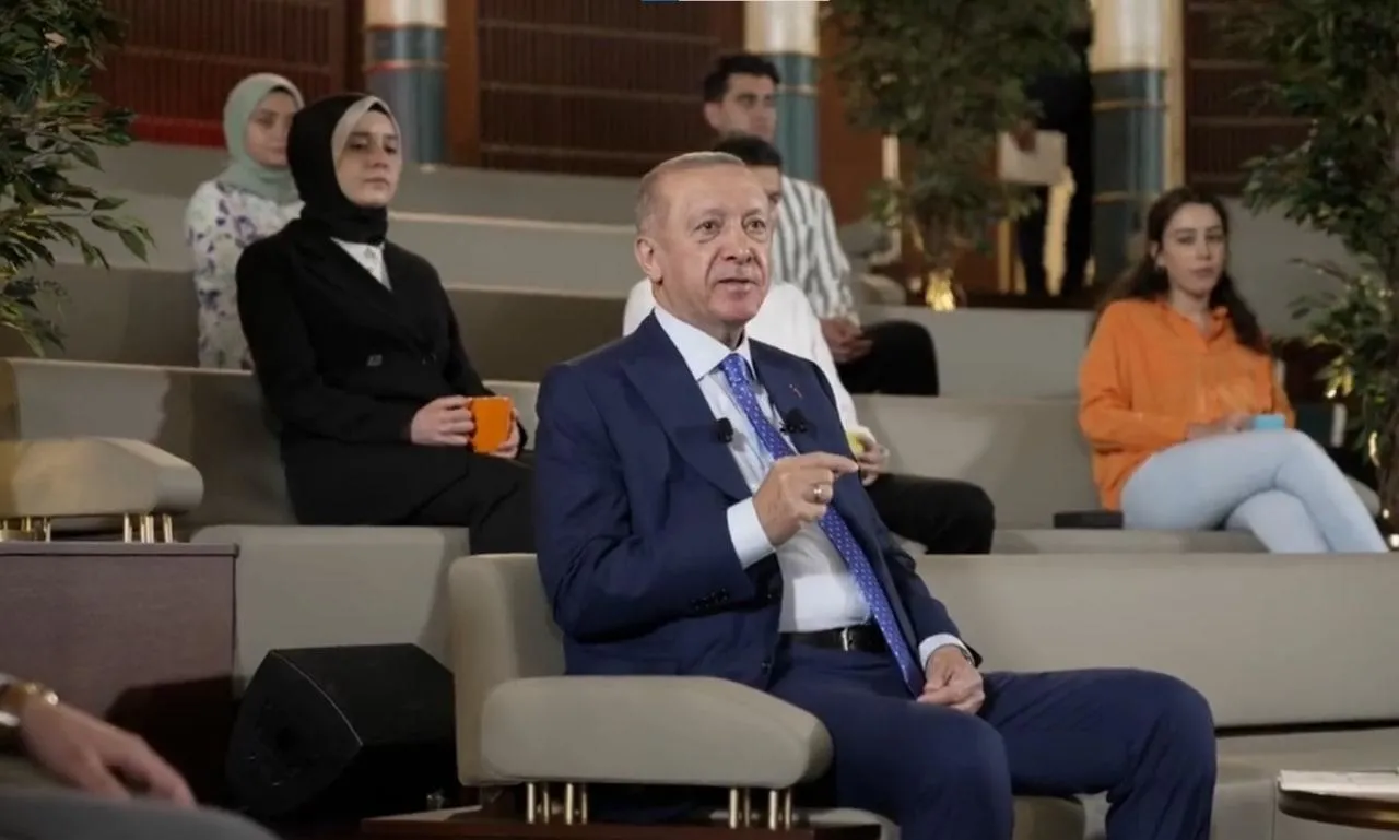 Son dakika: Başkan Recep Tayyip Erdoğan Millet Kütüphanesi'nde gençlerle buluştu