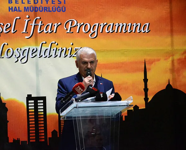Binali Yıldırım, halcilerle iftar yaptı: Çözüm için elimden geleni yapacağım - 1