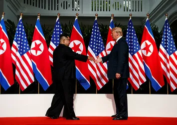 Trump ve Kim, Singapur’da buluştu