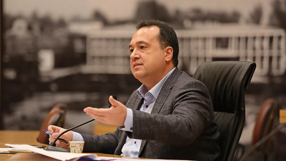 Ferdi Zeyrek'in yerine kim seçildi? Manisa'da başkan Besim Dutlulu oldu