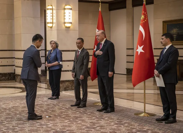 Vietnam'ın Ankara Büyükelçisi Do Son Hai, Başkan Erdoğan'a güven mektubu sundu - 2