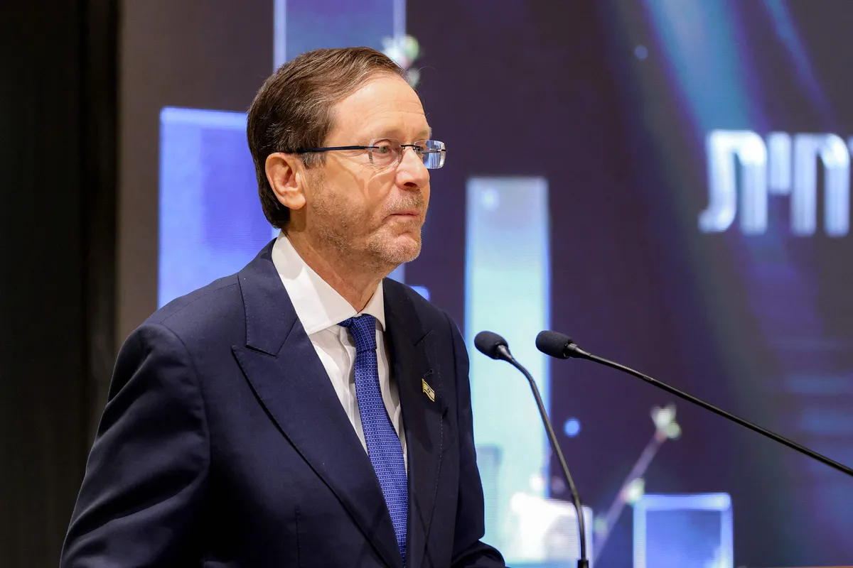 hakan-fidan-ve-bircok-ulke-temsilcisi-herzog-konusurken-salonu-terk-etti-1792063357533.jpg Katil İsrail Cumhurbaşkanı Isaac Herzog (Foto: AFP)