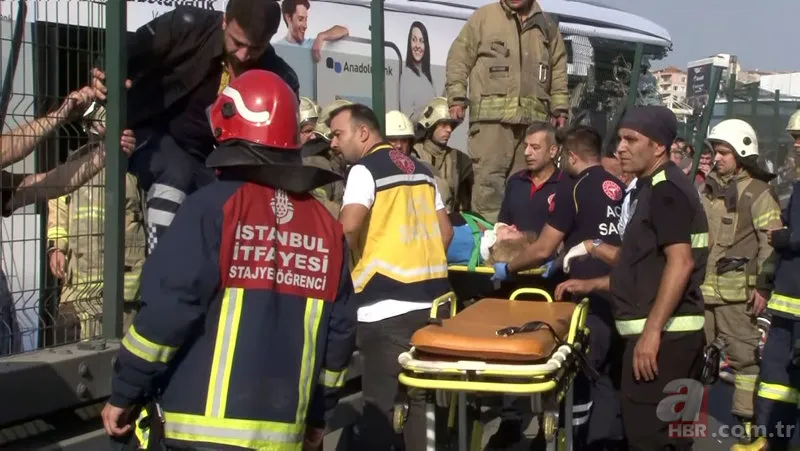 Sefaköy'de iki metrobüs çarpıştı! İşte kaza yerinden görüntüler 23