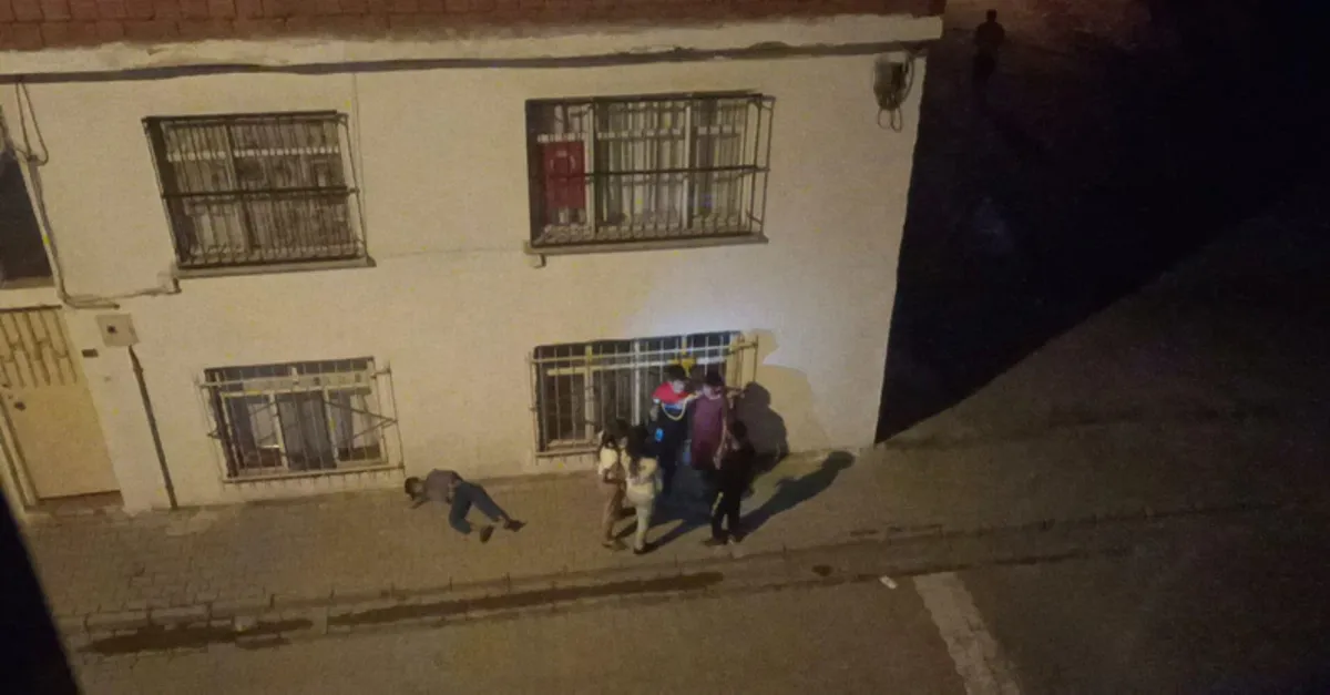 Cadde ortasında korkutan manzara! Biri bayıldı diğerleri devam etti