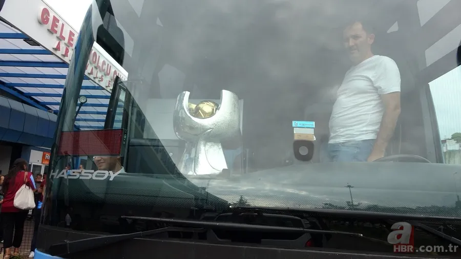 Trabzonspor’da büyük coşku! Süper Kupa şehre böyle getirildi 1