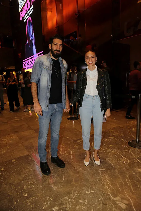 burak-deniz-ortaligi-birbirine-katti-menajerinden-aciklama-geldi-1663394274214.jpg Burak Deniz ortalığı birbirine kattı! Menajerinden açıklama geldi - 6