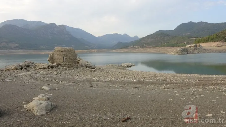 Görüntüler Adana’dan: Sular çekilince tarih ortaya çıktı